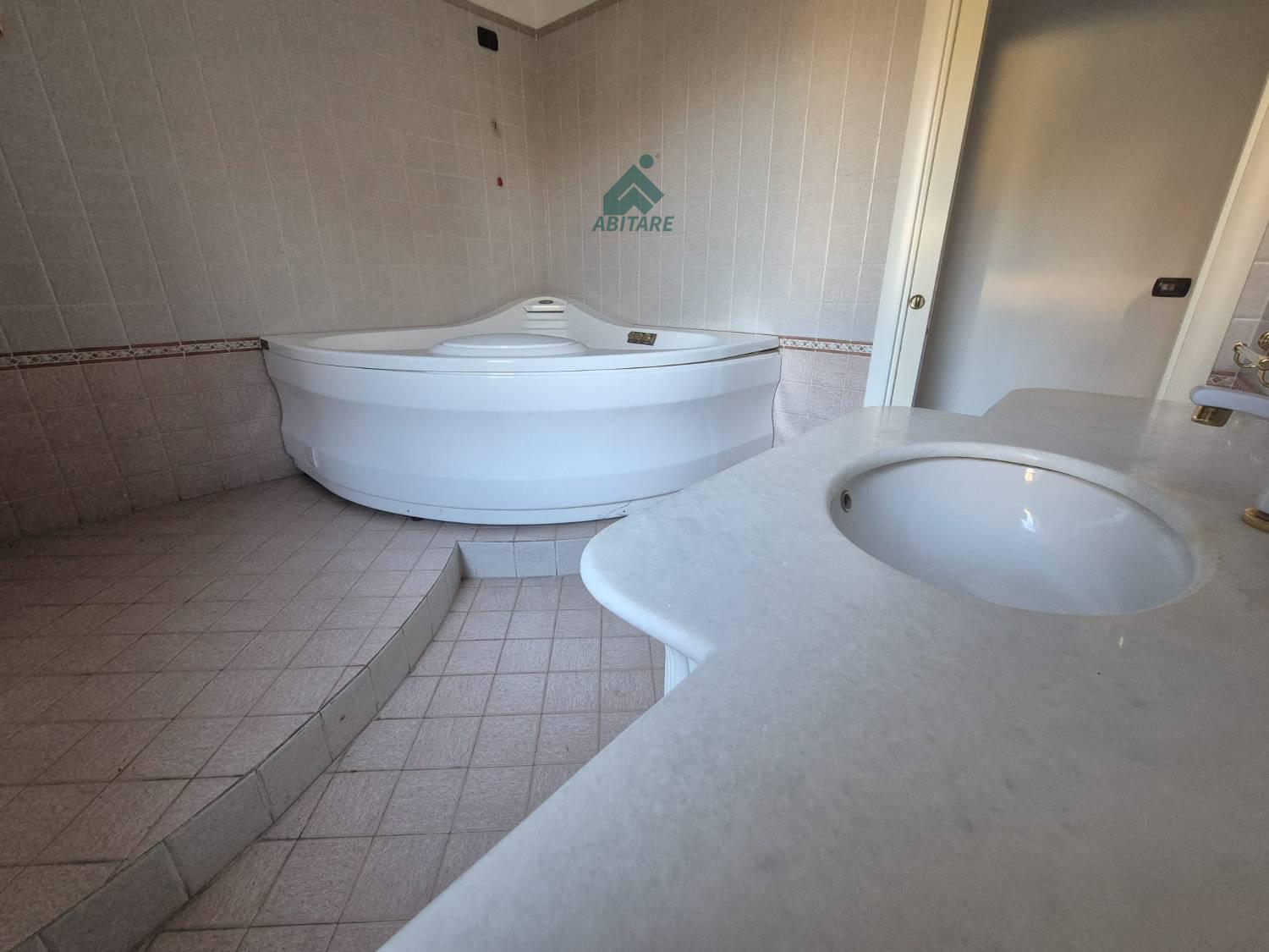 Villa con giardino a Garbagnate Milanese