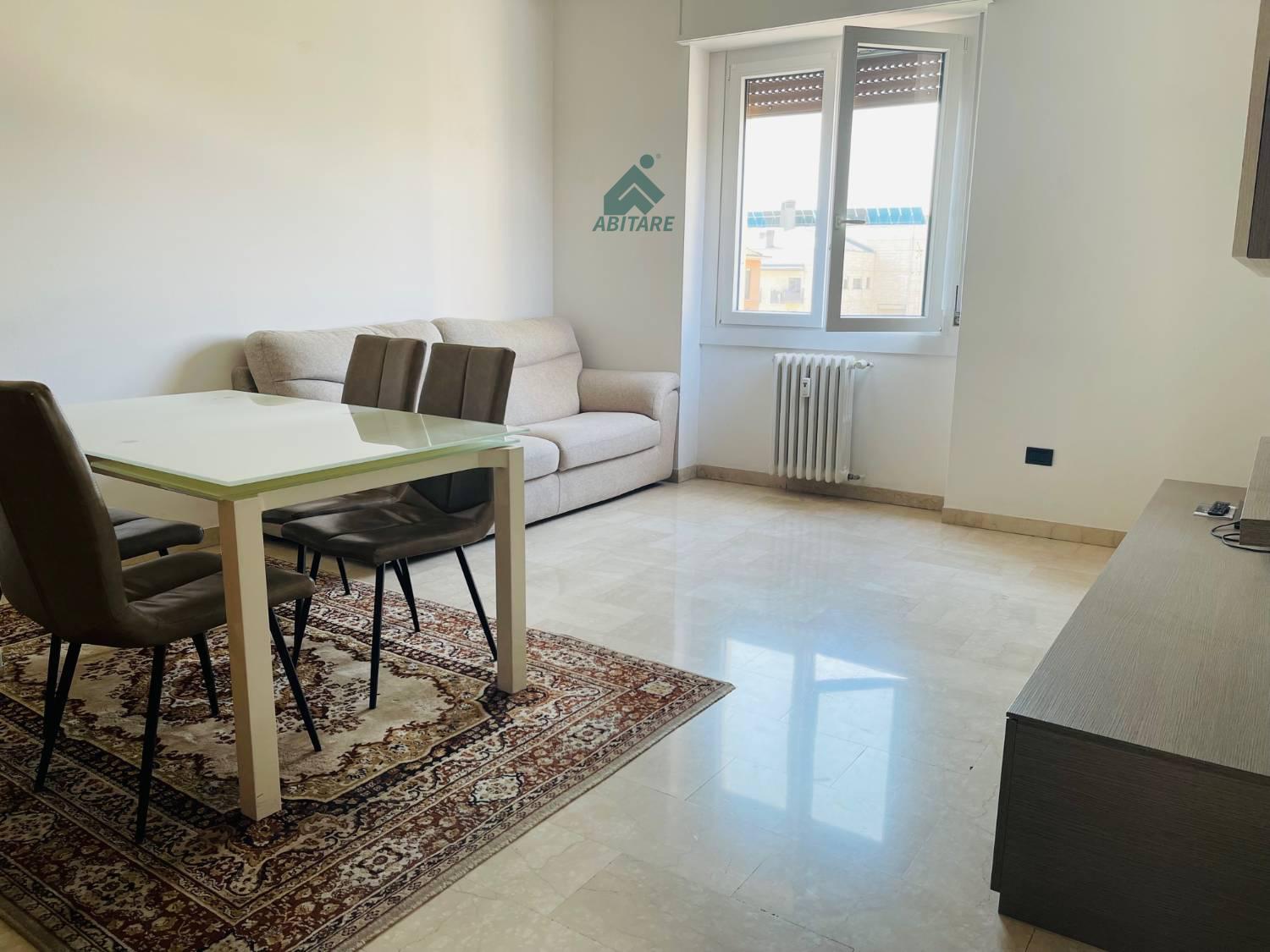 Trilocale arredato in affitto a Milano