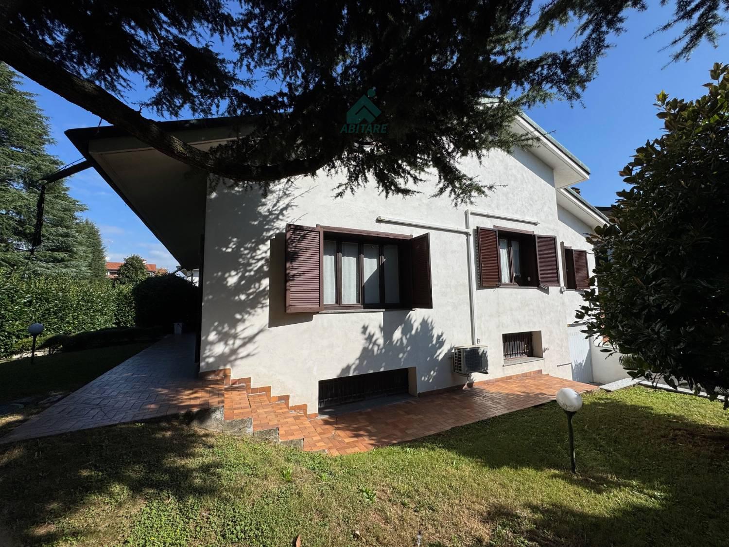 Casa indipendente in vendita a Lainate