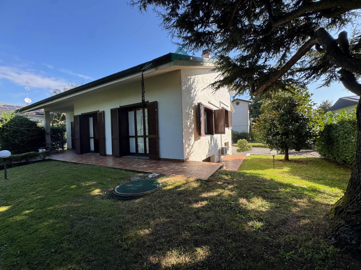 Casa indipendente in vendita a Lainate