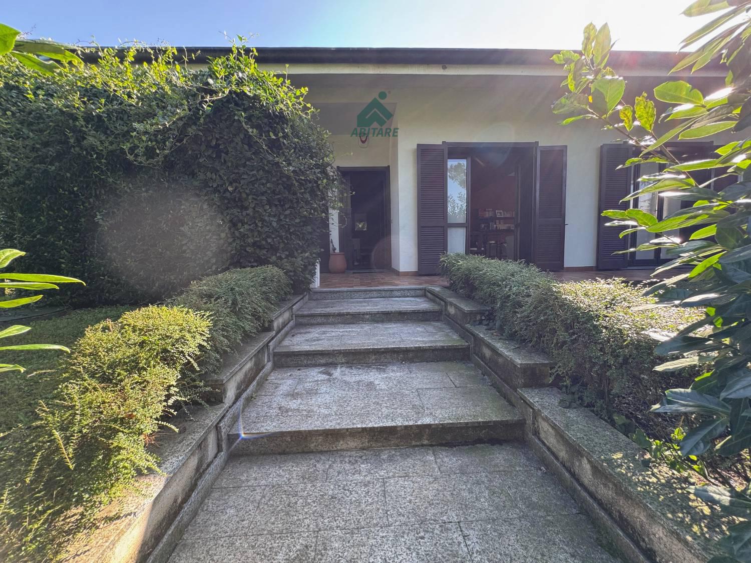 Casa indipendente in vendita a Lainate