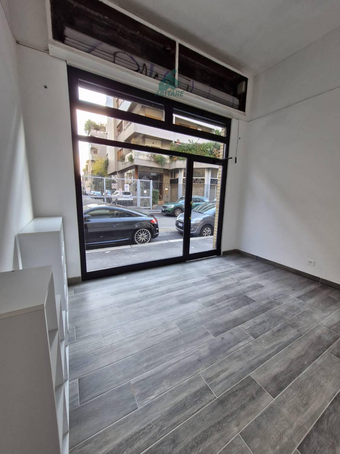 Negozio ristrutturato a Milano