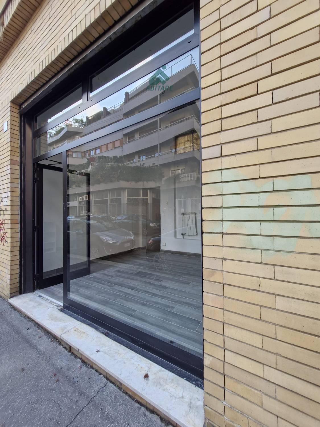 Negozio ristrutturato a Milano