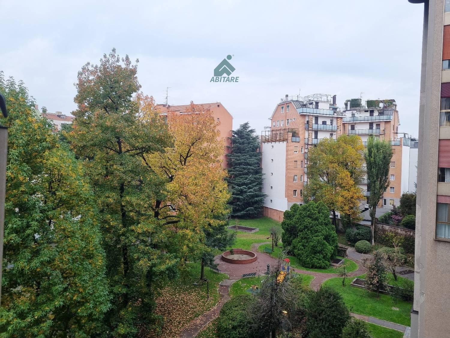 Quadrilocale con box a Milano