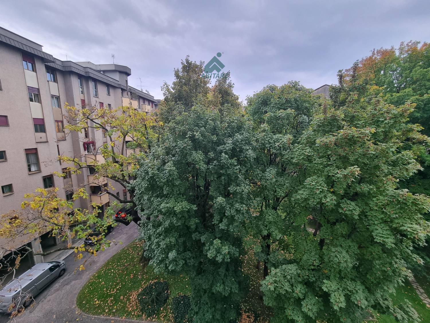 Quadrilocale con box a Milano