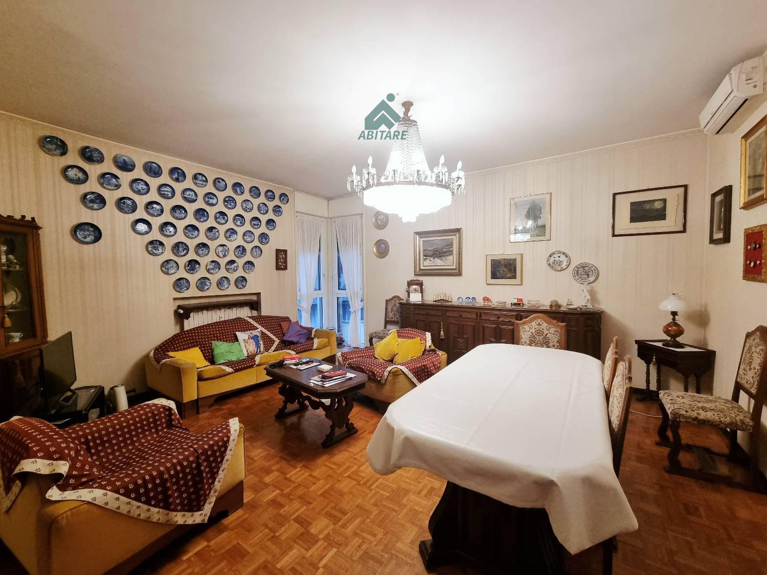 Quadrilocale con box a Milano