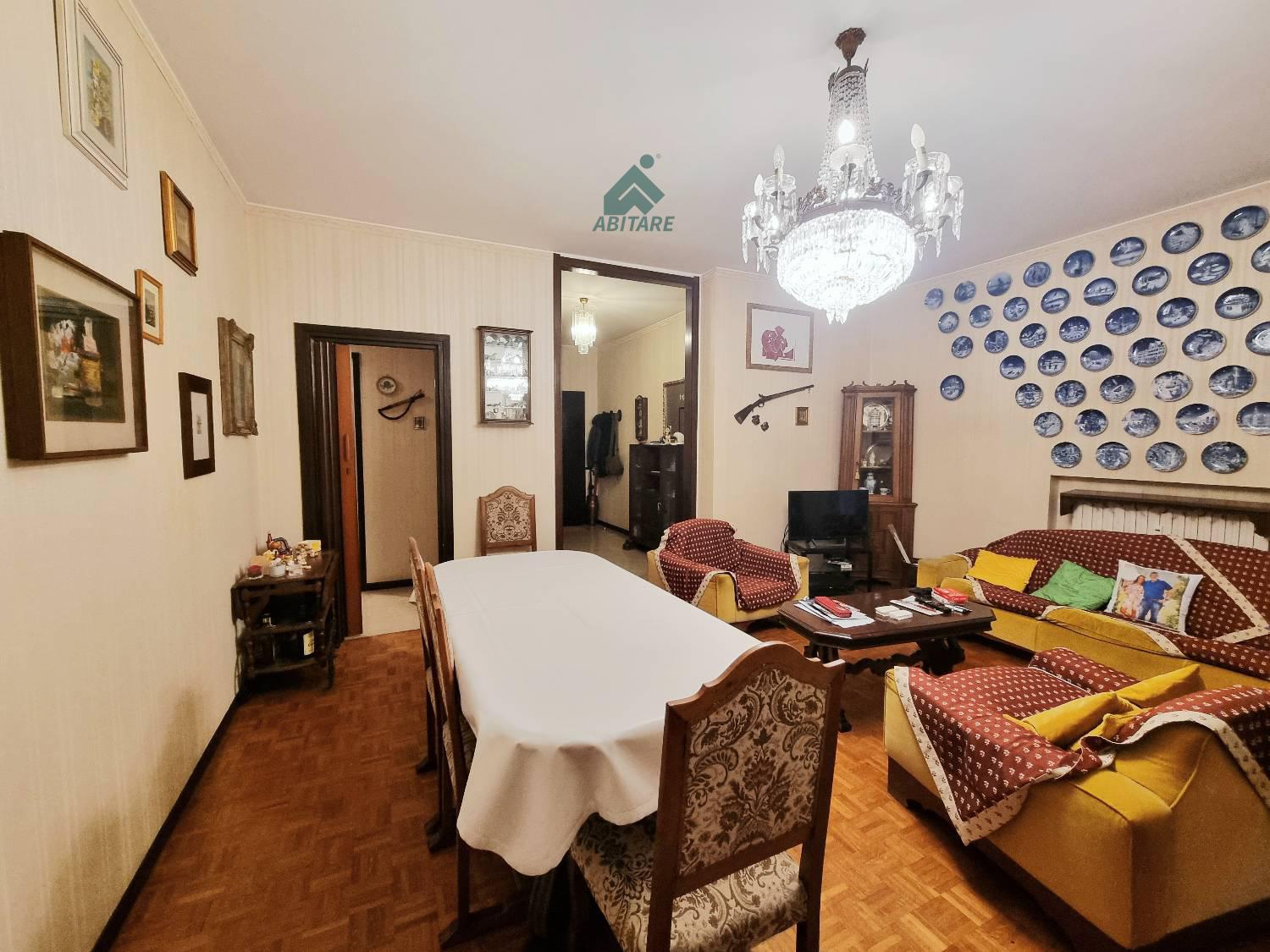 Quadrilocale con box a Milano