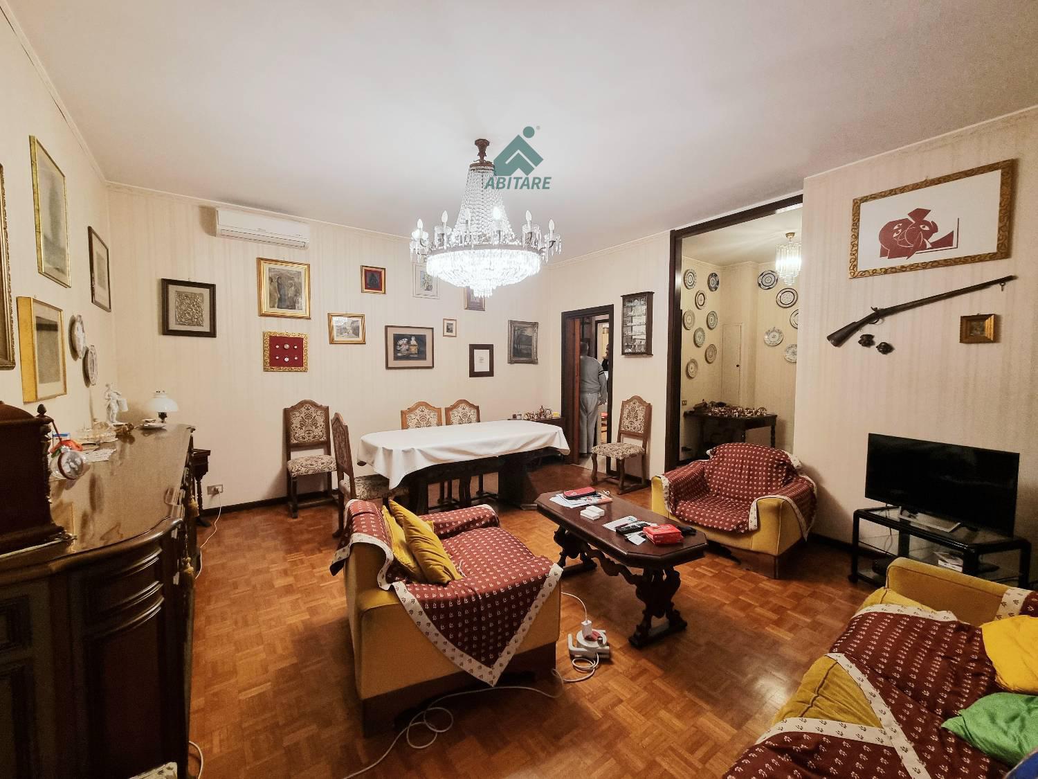 Quadrilocale con box a Milano