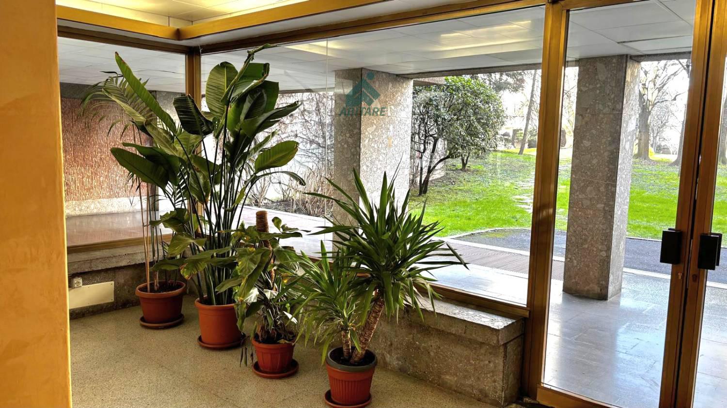 Trilocale con box a Milano