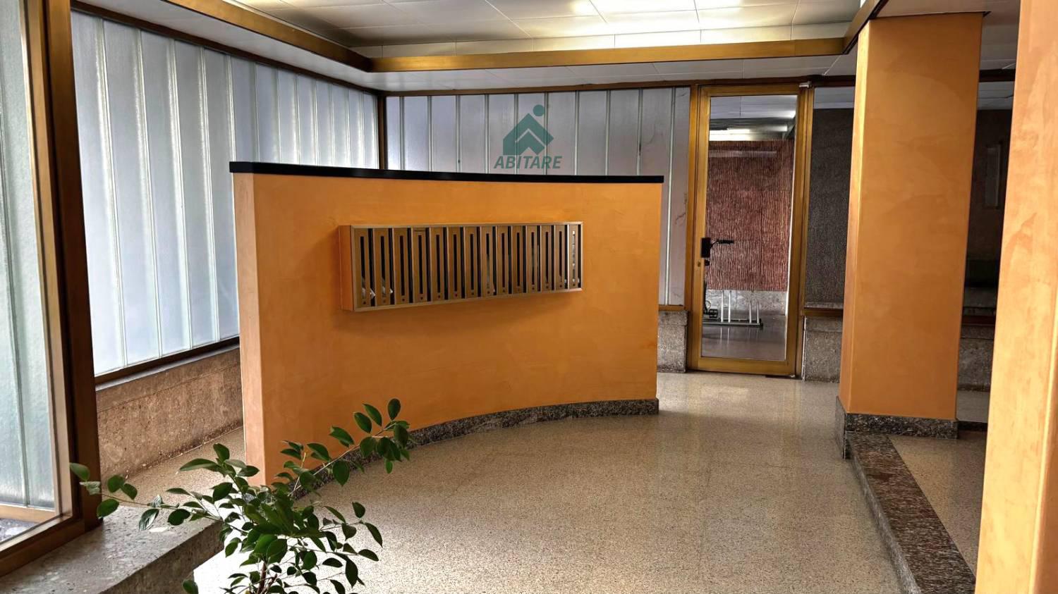 Trilocale con box a Milano