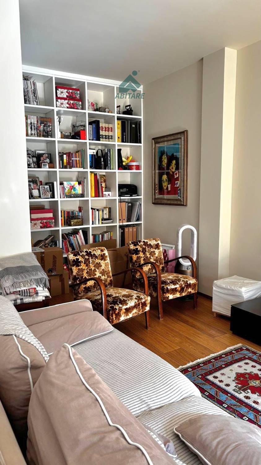 Trilocale con box a Milano