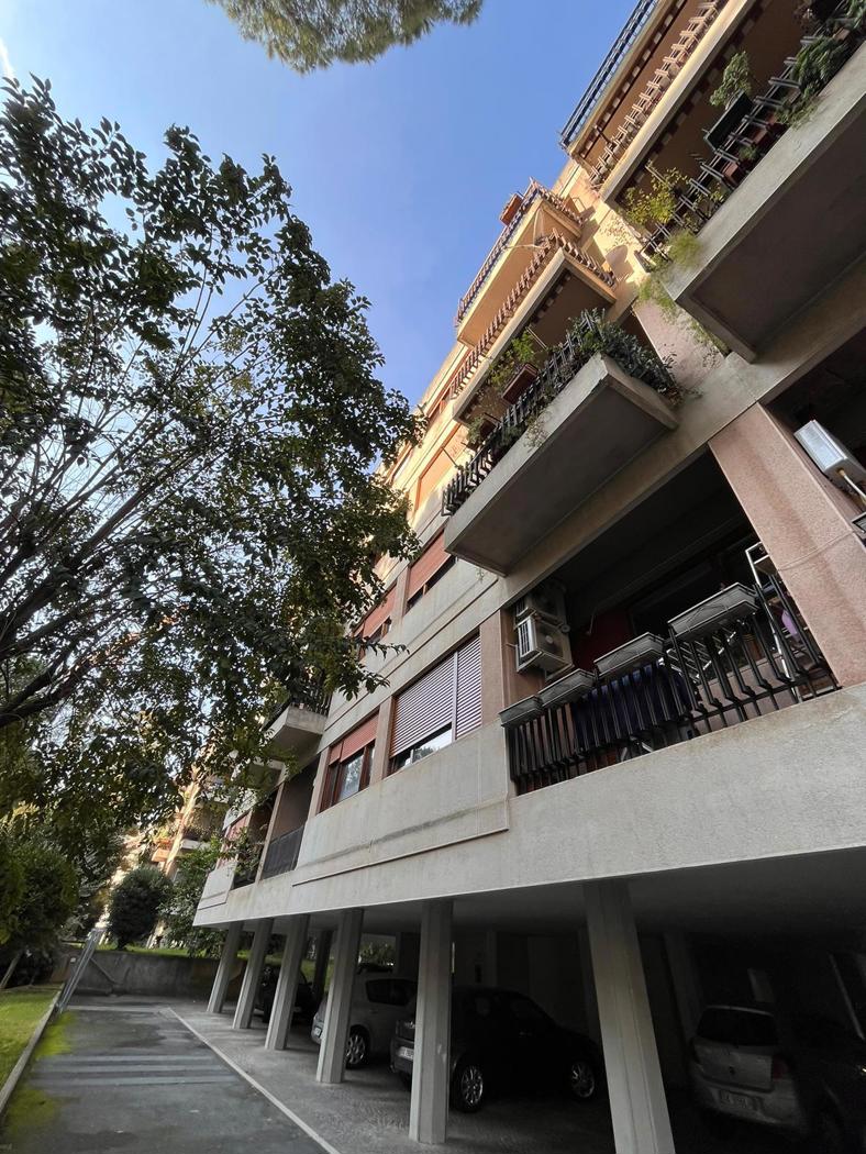 Box/Garage 12mq in vendita a Roma