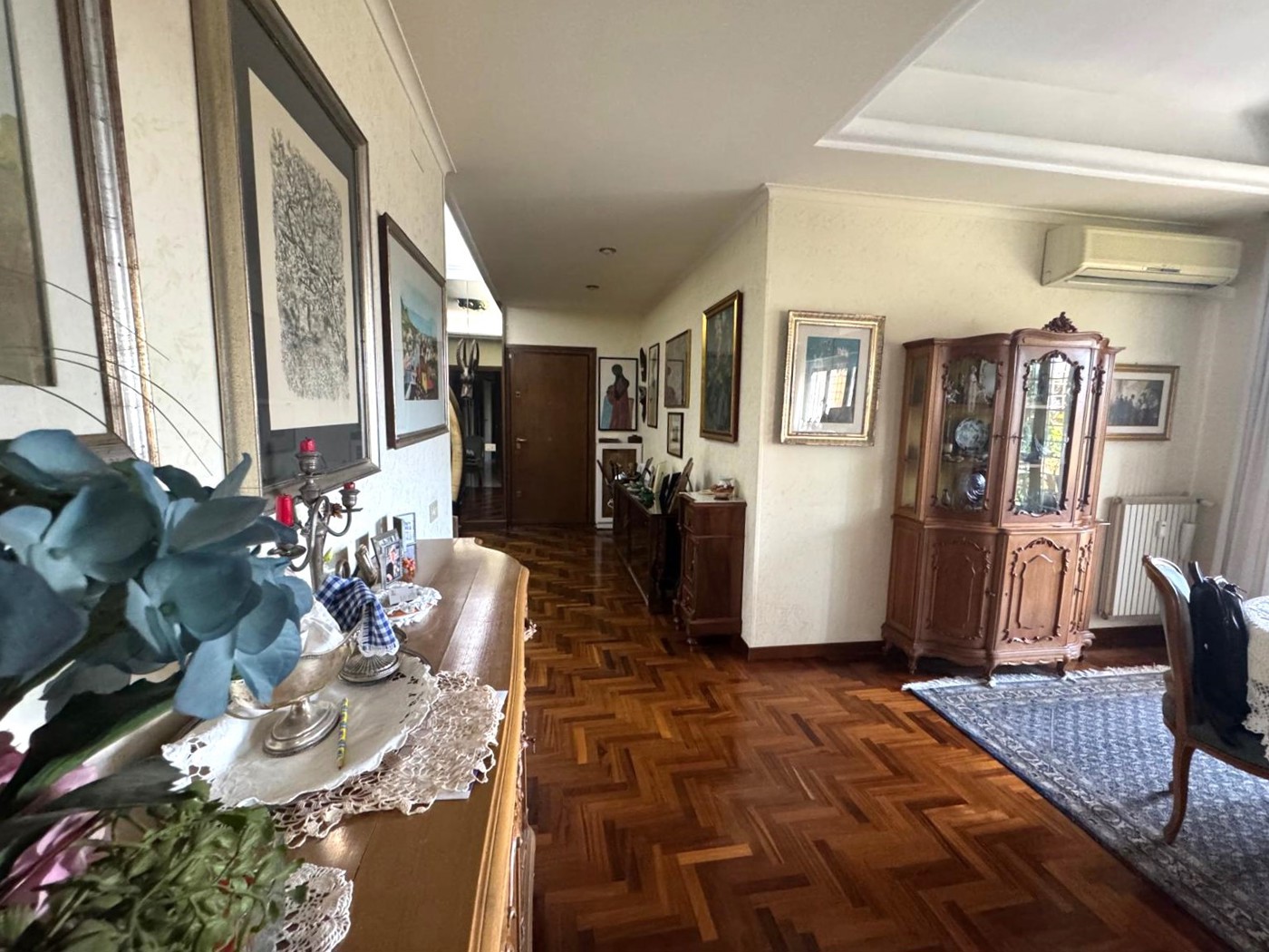 Quadrilocale con box a Roma