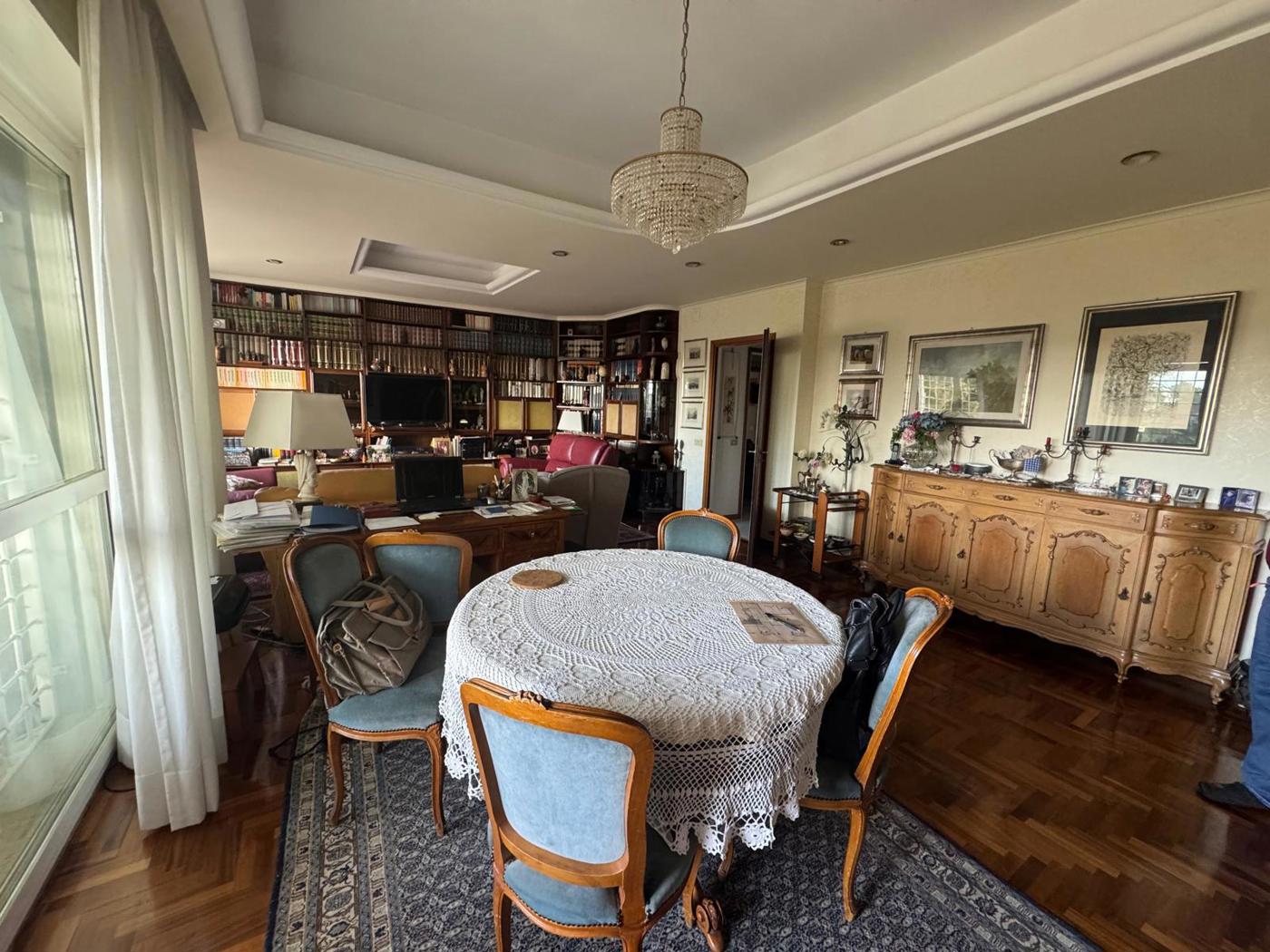 Quadrilocale con box a Roma