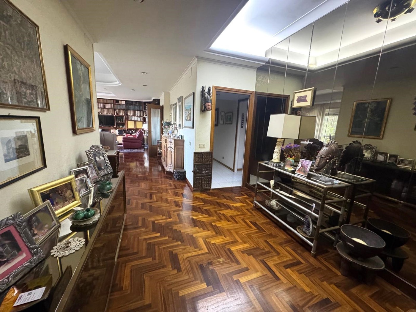 Quadrilocale con box a Roma