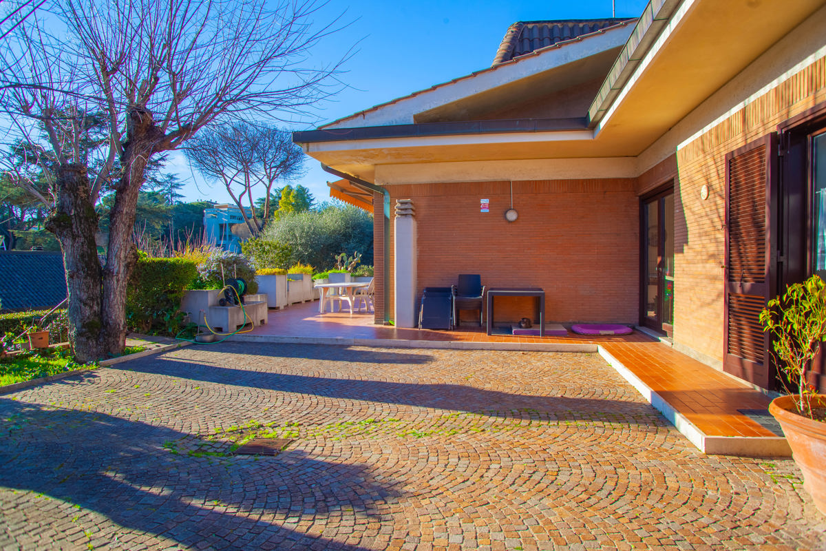 Villa con box doppio a Roma