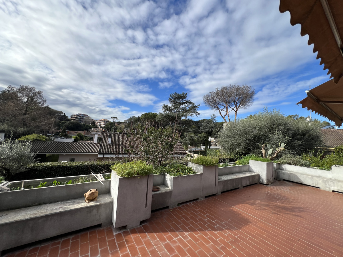 Villa con box doppio a Roma