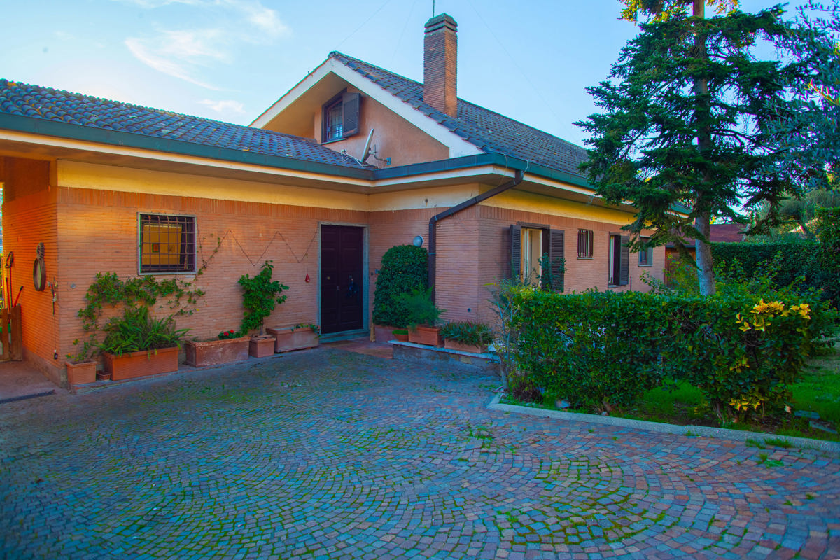 Villa con box doppio a Roma