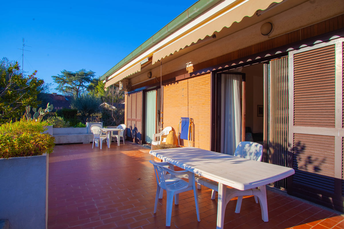 Villa con box doppio a Roma
