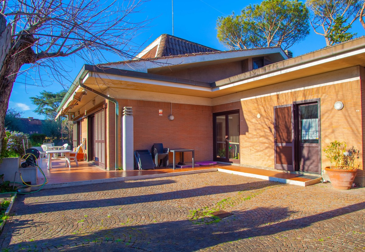 Villa con box doppio a Roma