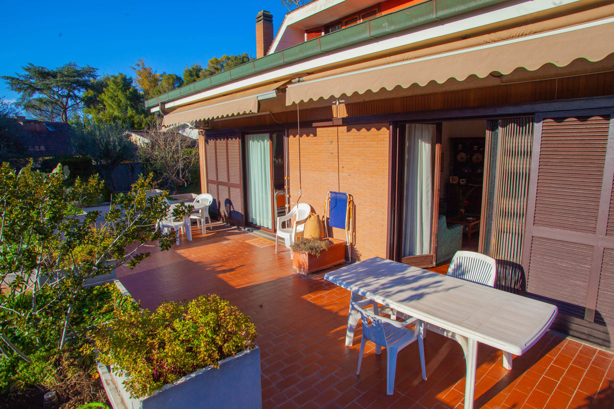 Villa con box doppio a Roma