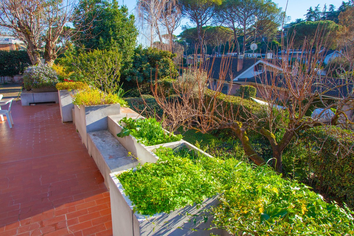 Villa con box doppio a Roma