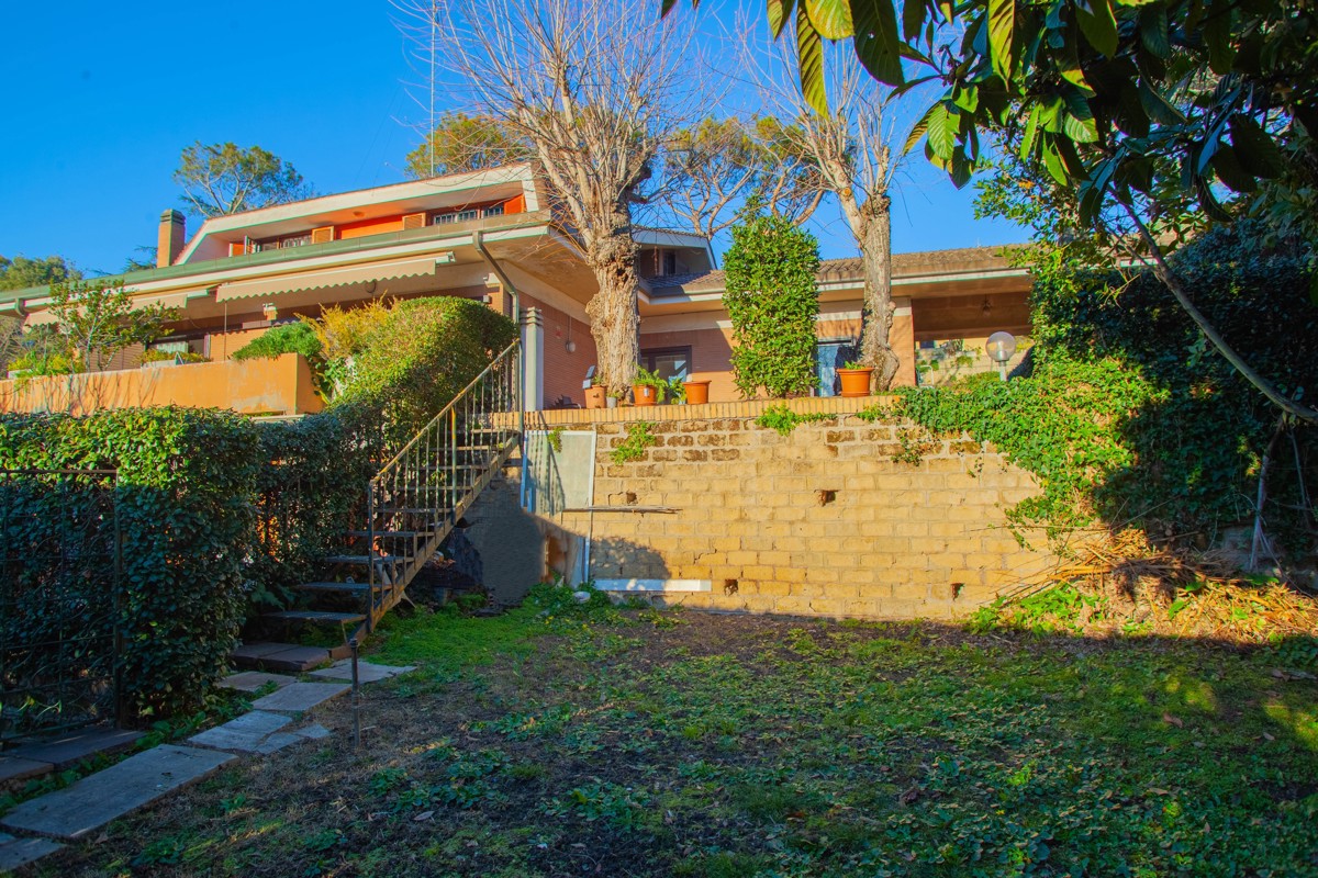 Villa con box doppio a Roma