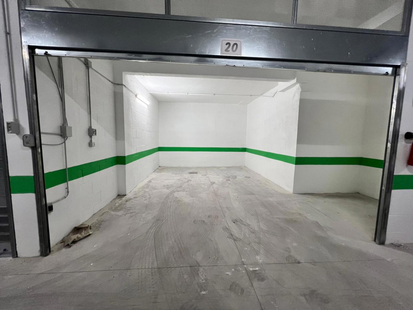Box/Garage 30mq in vendita a Roma