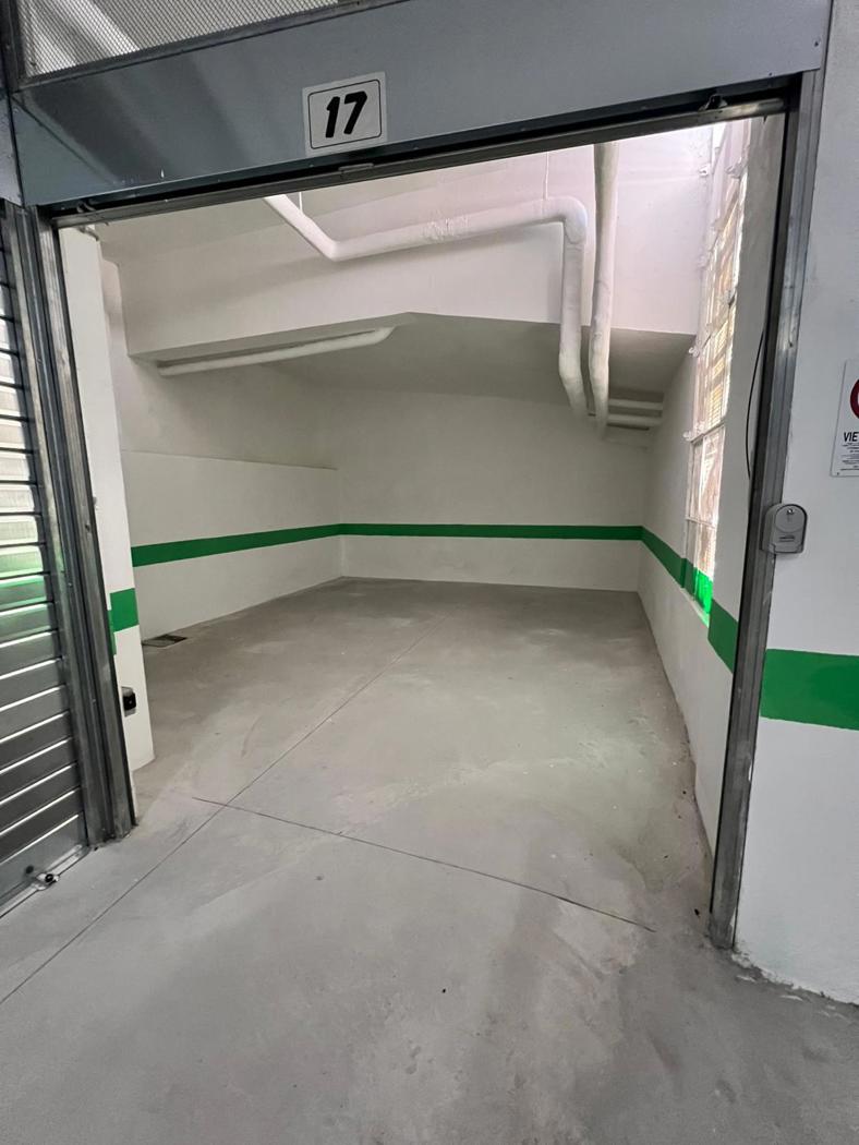 Box/Garage 30mq in vendita a Roma