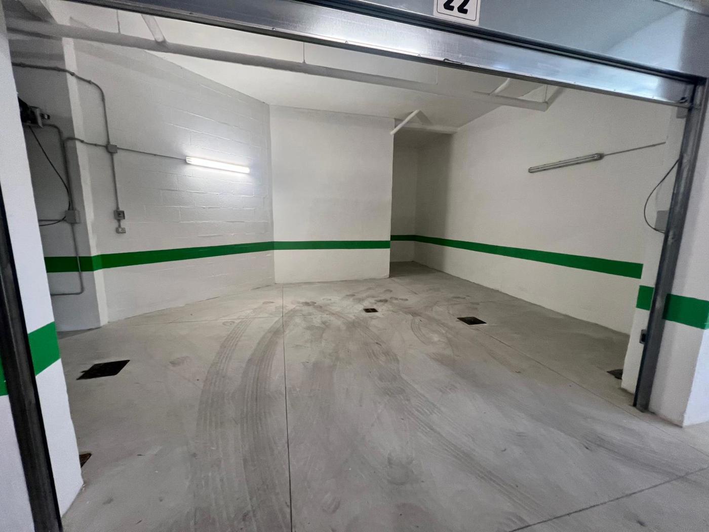 Box/Garage 30mq in vendita a Roma