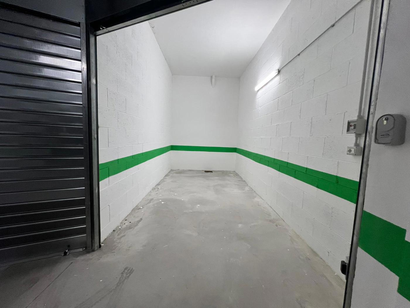 Box/Garage 30mq in vendita a Roma