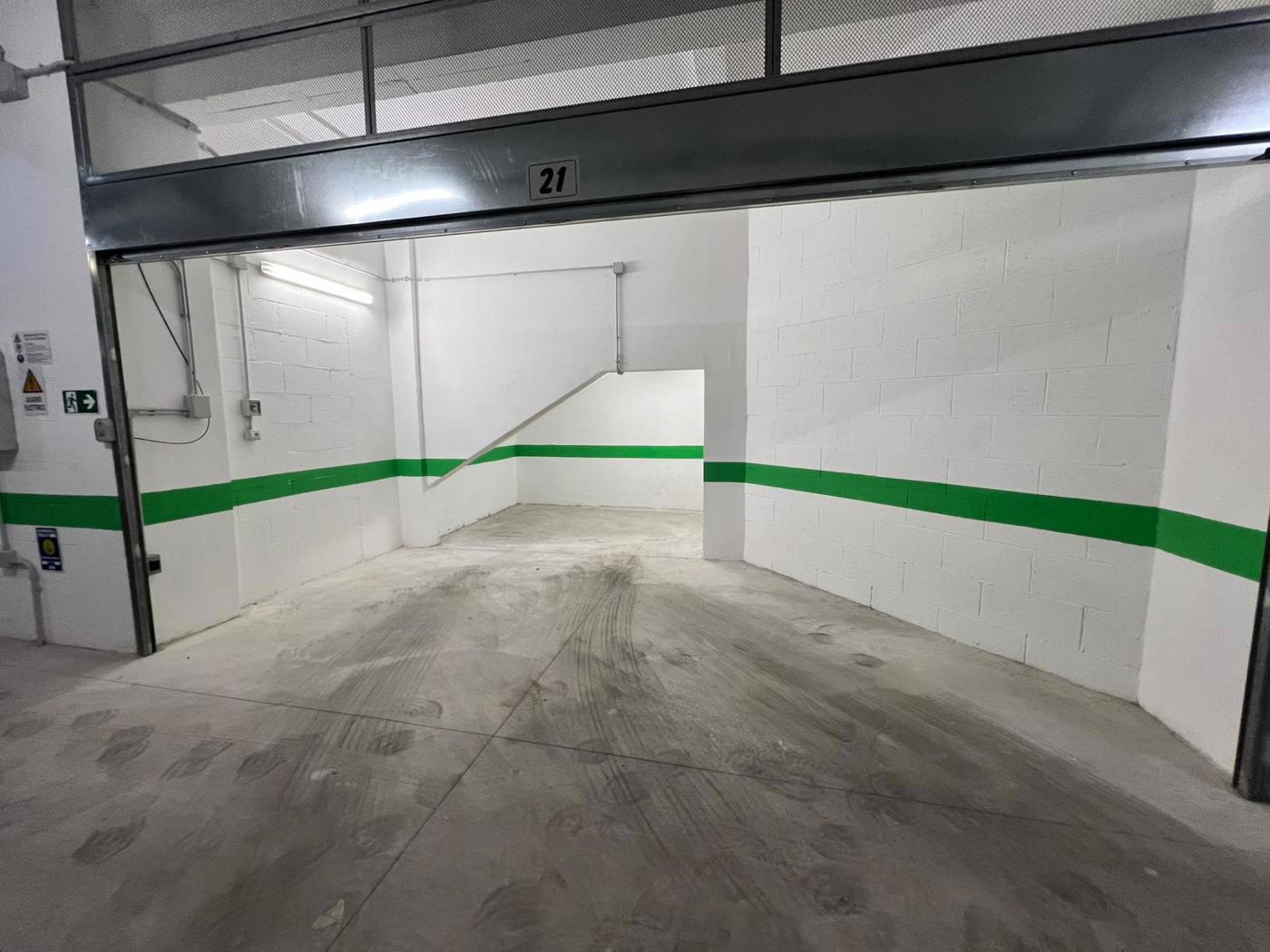 Box/Garage 30mq in vendita a Roma