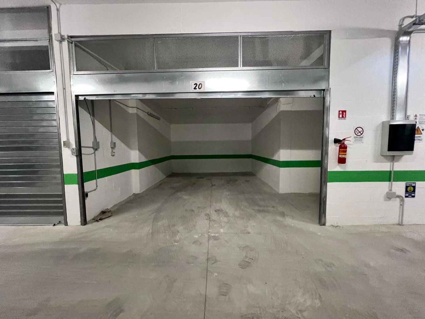 Box/Garage 30mq in vendita a Roma