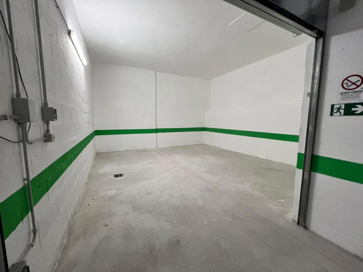 Box/Garage 30mq in vendita a Roma