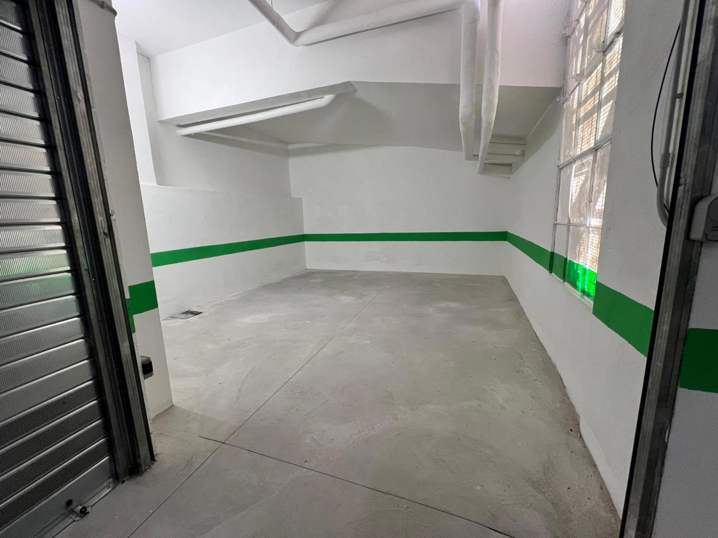Box/Garage 30mq in vendita a Roma