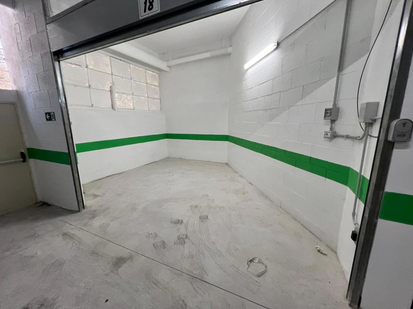 Box/Garage 30mq in vendita a Roma