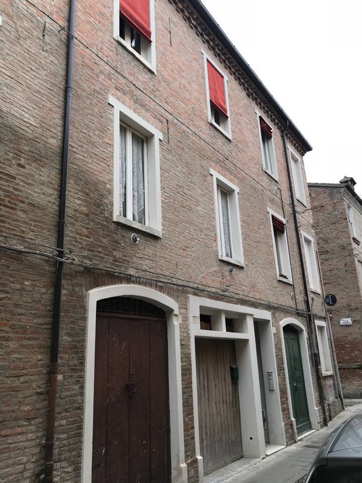Magazzino in vendita a Ferrara, Centro storico
