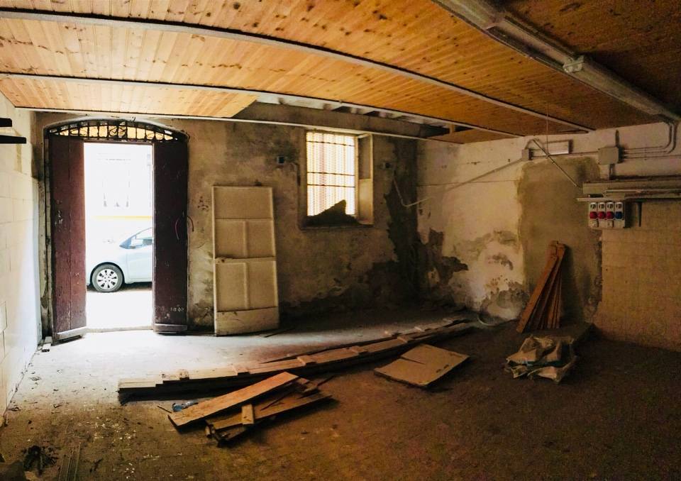 Magazzino in vendita a Ferrara, Centro storico