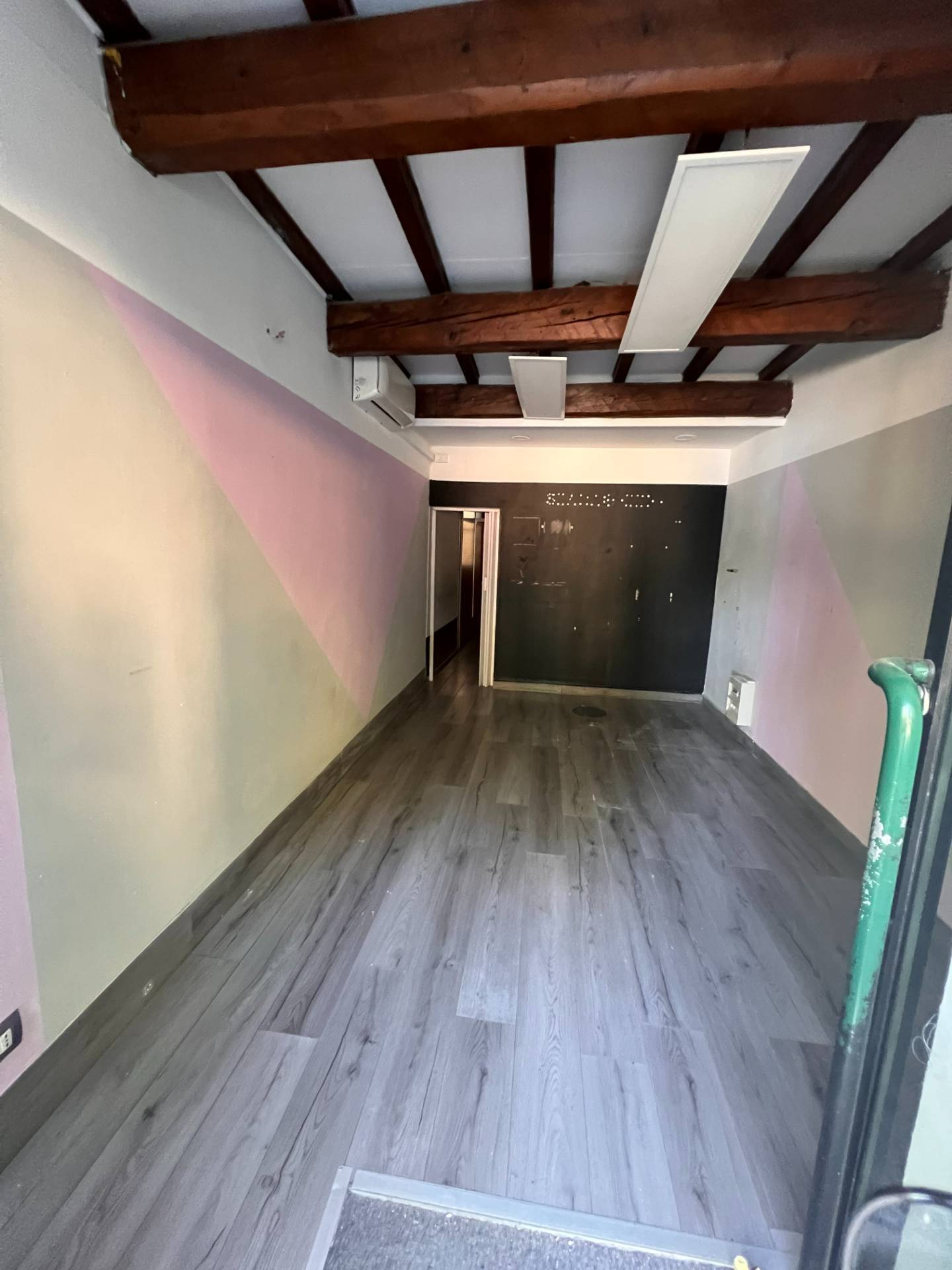 Negozio in affitto a Ferrara, Centro storico