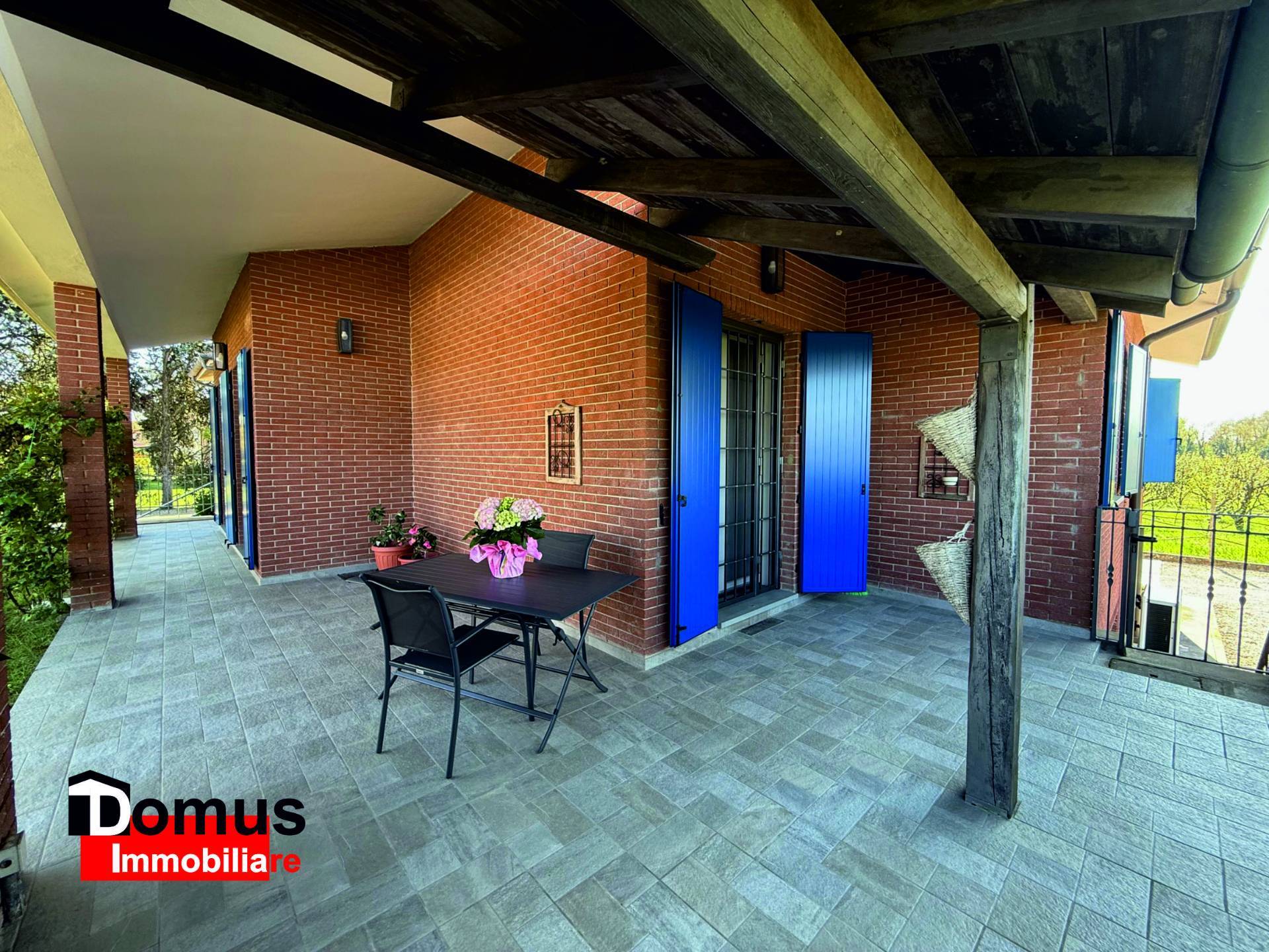 Villa Bifamiliare in vendita a Ferrara, Cona