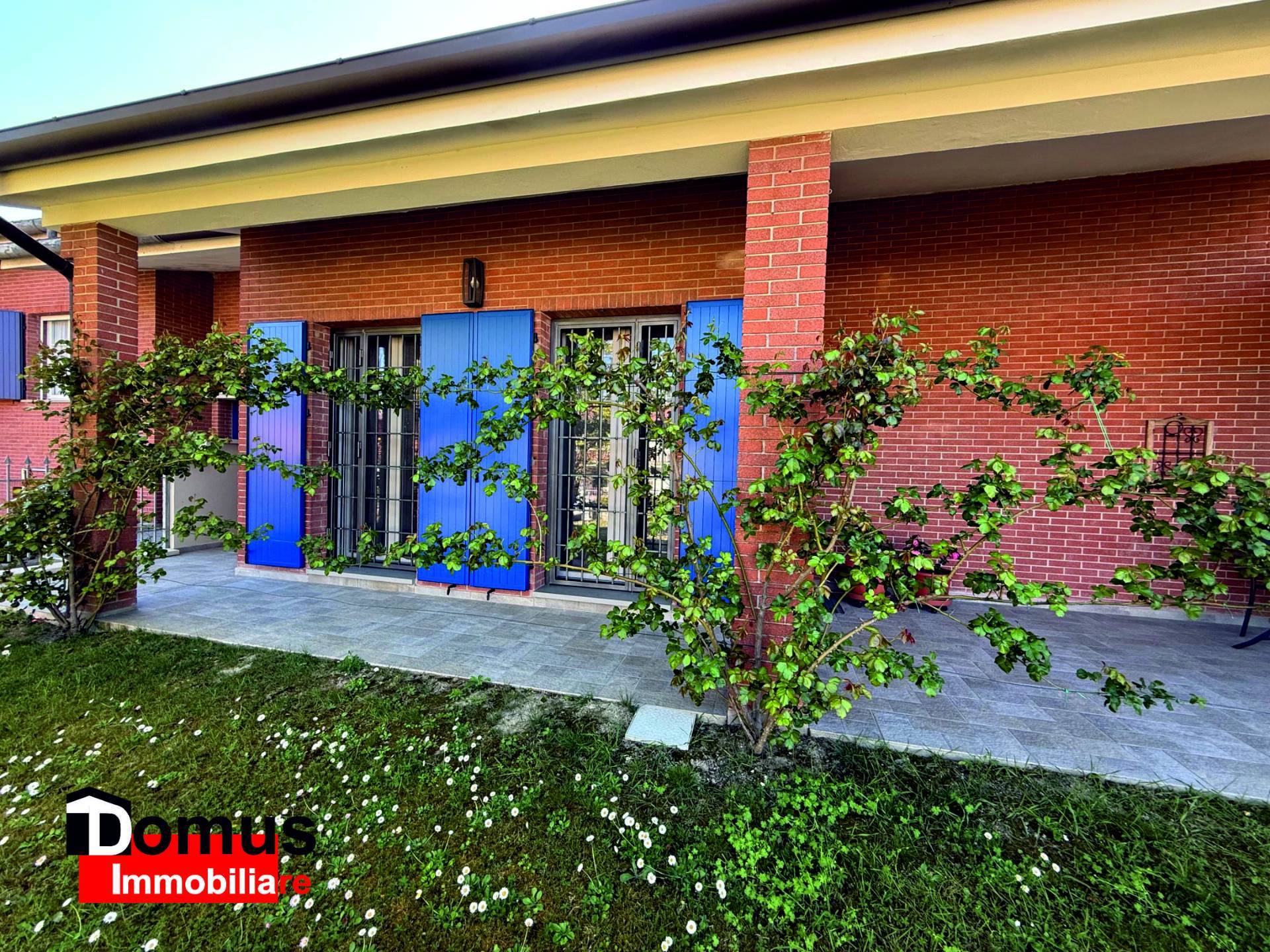 Villa Bifamiliare in vendita a Ferrara, Cona