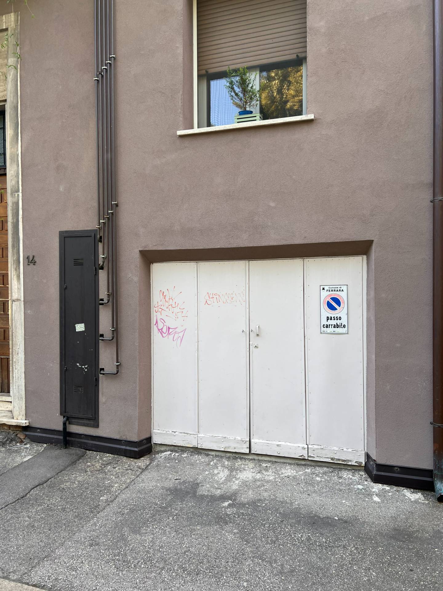 Box in vendita a Ferrara, Centro storico