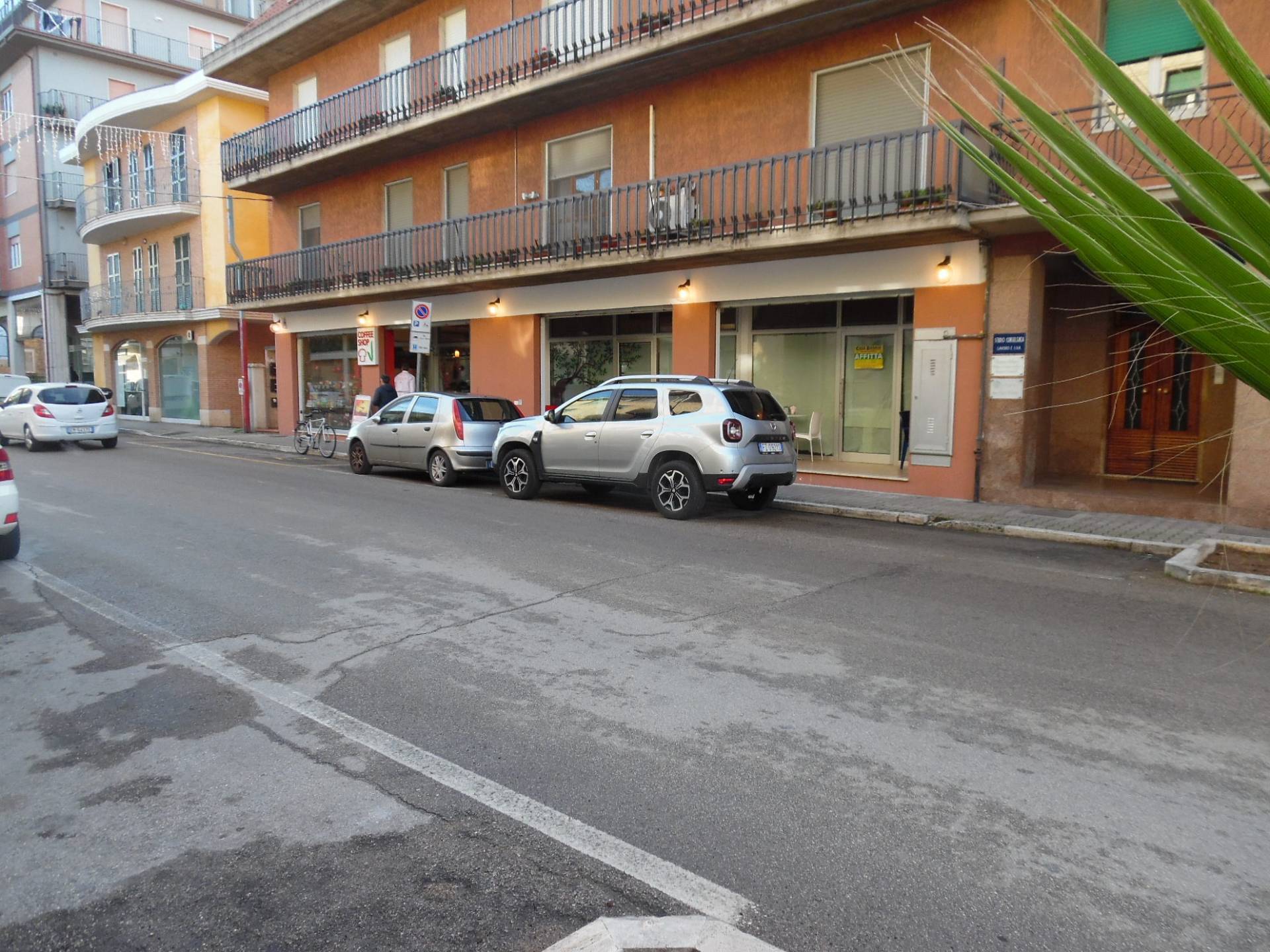 Locale commerciale in affitto, San Benedetto del Tronto porto d'ascoli