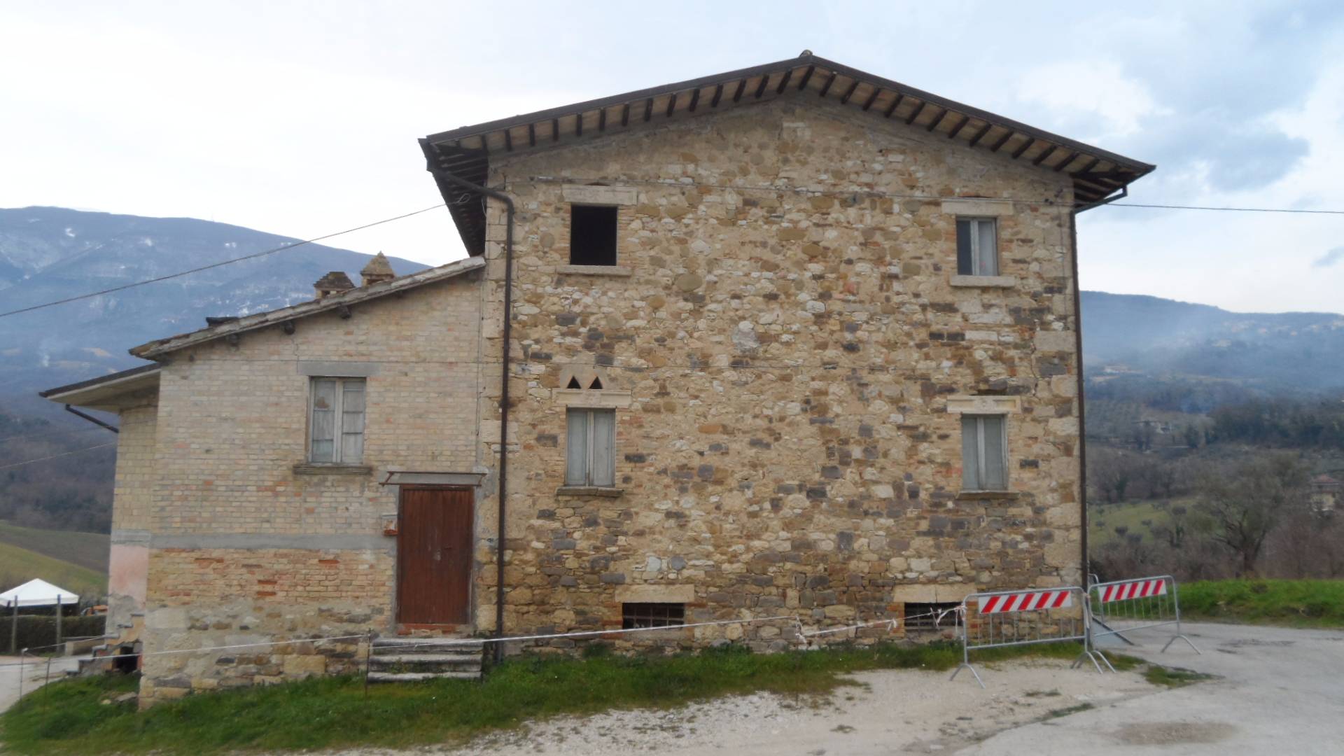 Casa indipendente da ristrutturare a Folignano