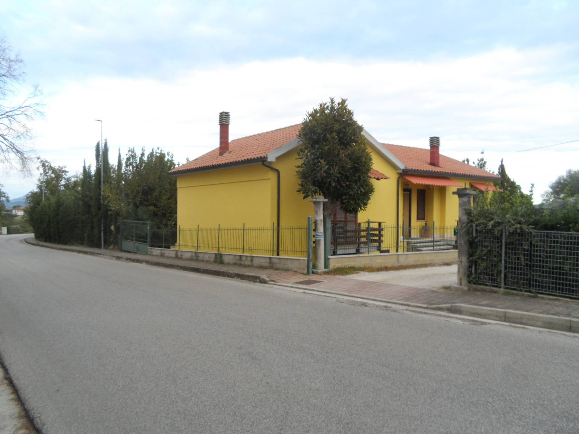 Casa indipendente con box doppio, Castorano rocchetta