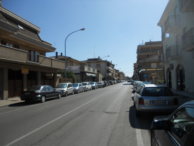 Locale commerciale in affitto, San Benedetto del Tronto porto d'ascoli