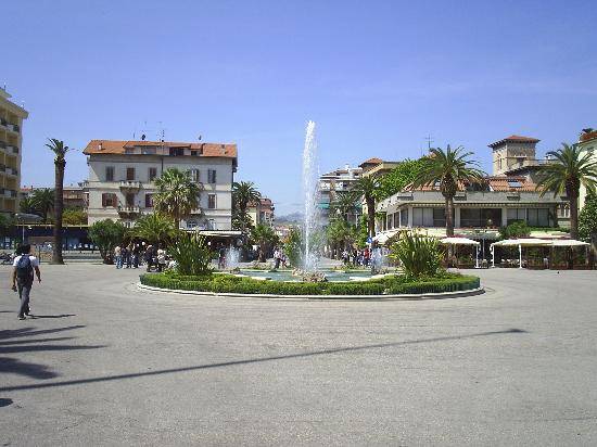 Locale commerciale in vendita a San Benedetto del Tronto, Centro