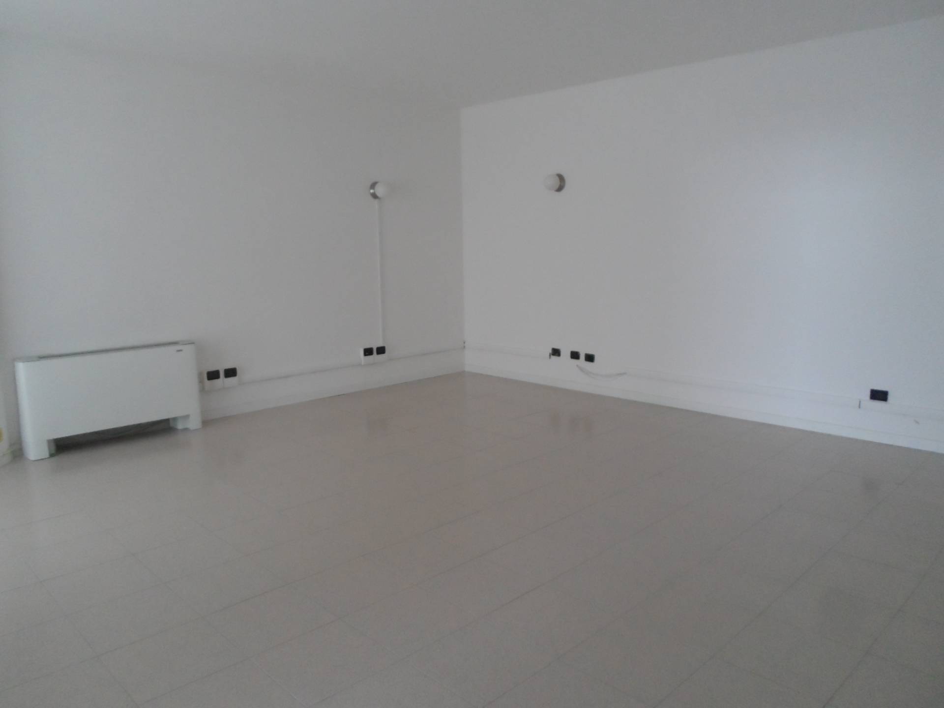 Studio/Ufficio in affitto a San Benedetto del Tronto, Strada Statale 16