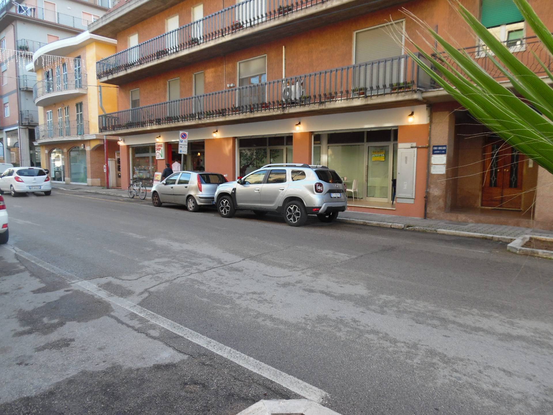 Locale commerciale in affitto a San Benedetto del Tronto, Porto d'Ascoli