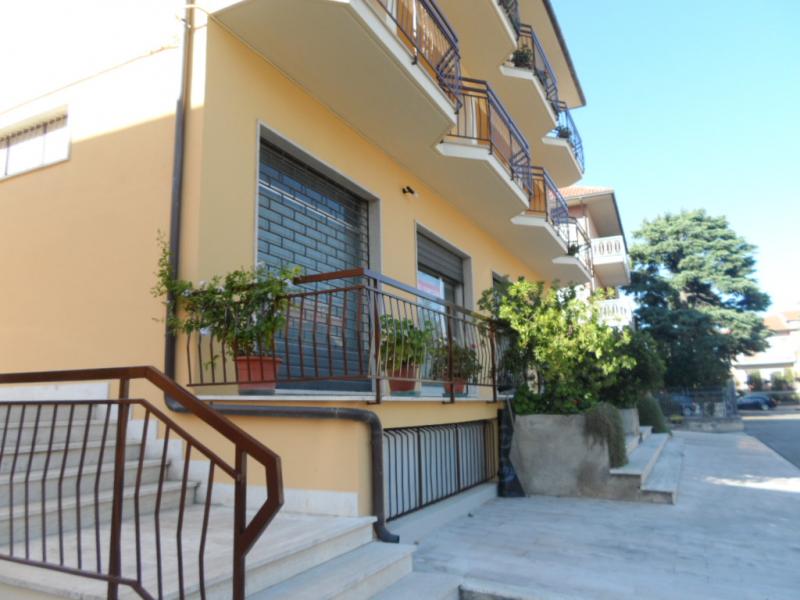 Locale commerciale in affitto a Castel di Lama